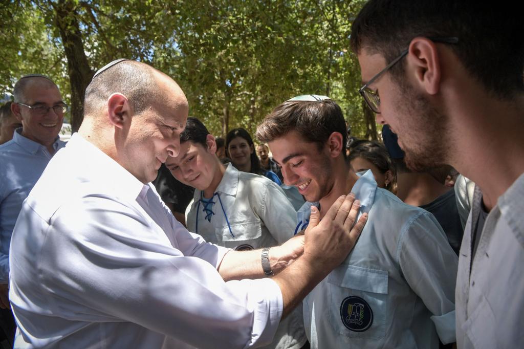 רה"מ בנט בביקור במחנה בני עקיבא: "בנ"ע-המקום שתרם לי כ"כ למהלך החיים"