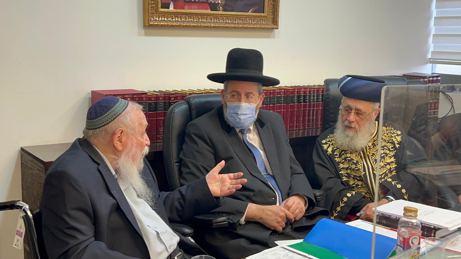 מועצת הרבנות הראשית בישיבה על ענייני הדת במדינת ישראל